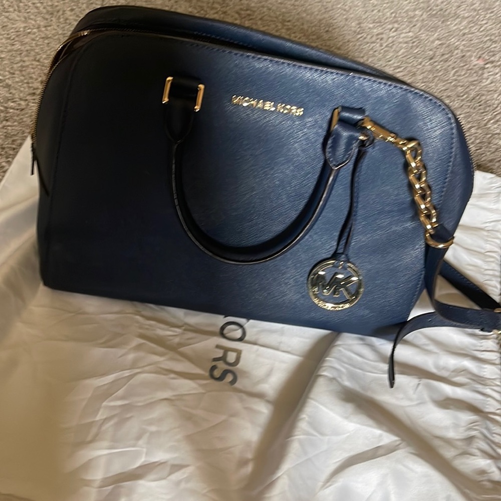 MK purse no scratches or rubbing of leather dark blue in color